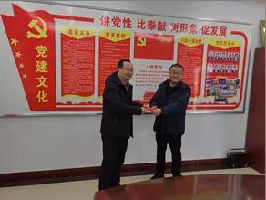 敦煌種業(yè)領導看望慰問公司老干部、老黨員及困難黨員職工