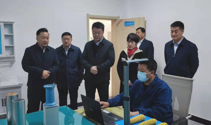 酒泉市政府黨組成員、副市長(zhǎng)哈里別克來敦煌種業(yè)調(diào)研指導(dǎo)工作